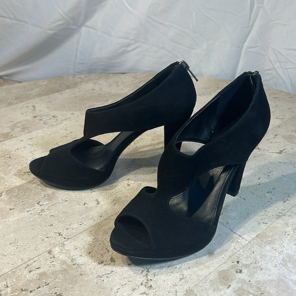 J. Crew suede heels. Size 6. Like new - Picture 3 of 8